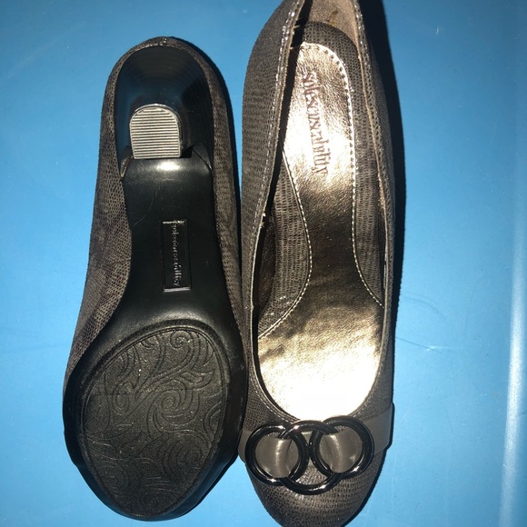 Comfortable heels! Great for work! - Picture 3 of 5